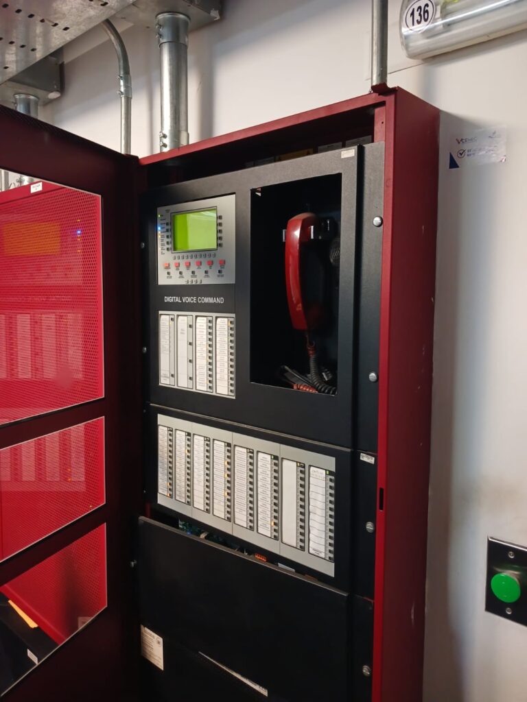 Sistema de Detección y Alarma Contra Incendios Panel direccionable para sistemas de detección y alarma de incendio con monitoreo en tiempo real